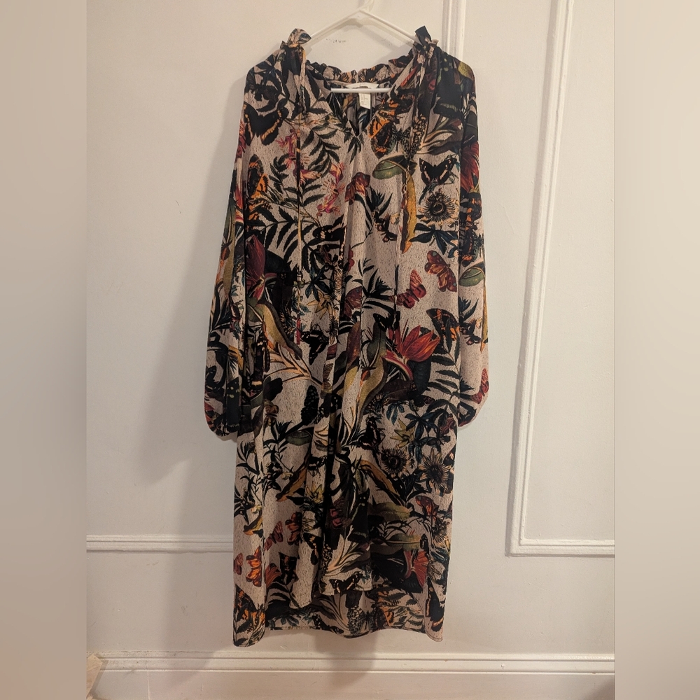 H&M Long Sleeve Floral Print Dress in Beige, Black, Green, Red